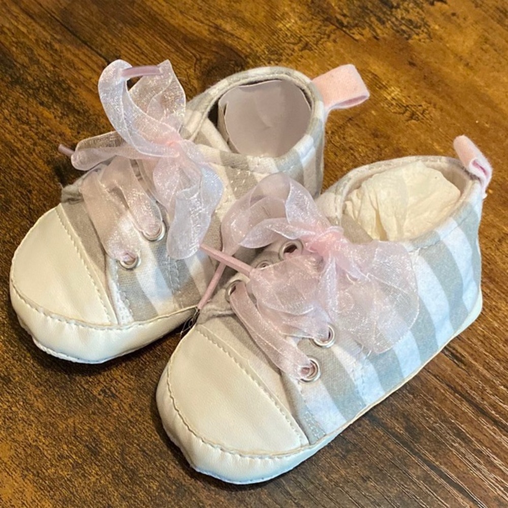 NEW Baby Shoes Pink shoelaces with gray stripes and white
